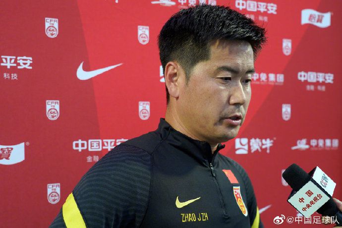 编剧、导演曹金玲,演员斯力更,联合制片人纪沺圻一同走过红毯,并接受了媒体访问